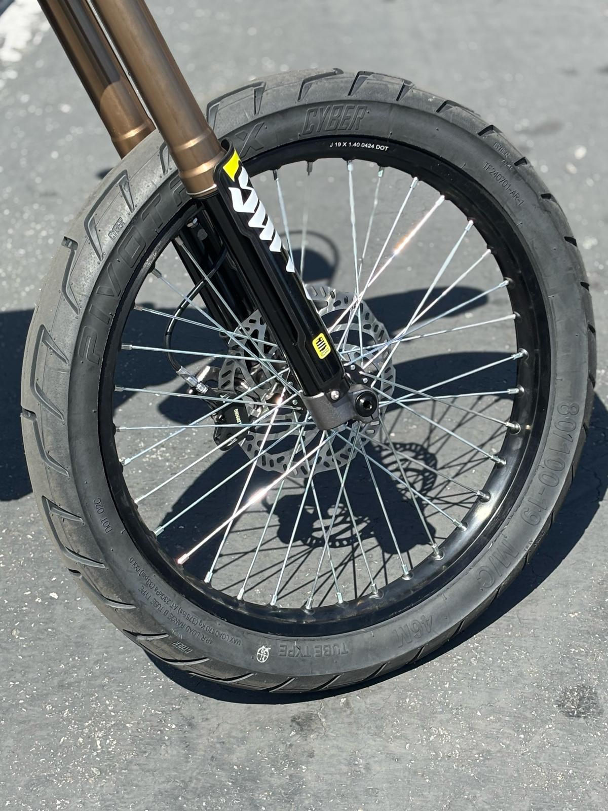 Pivotrax Cyber 80/100-19 Tire